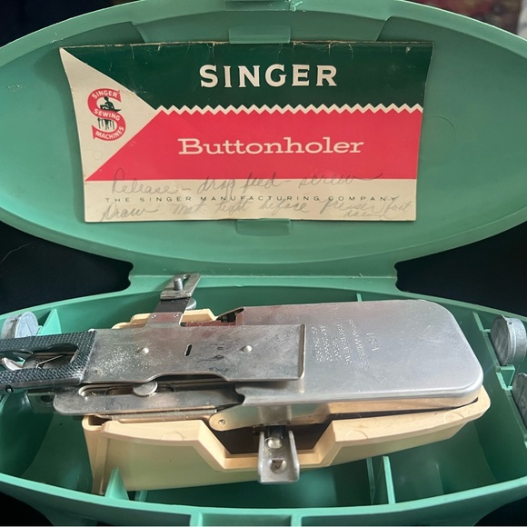 Singer Green Buttonholer and Case - Picture 5 of 5